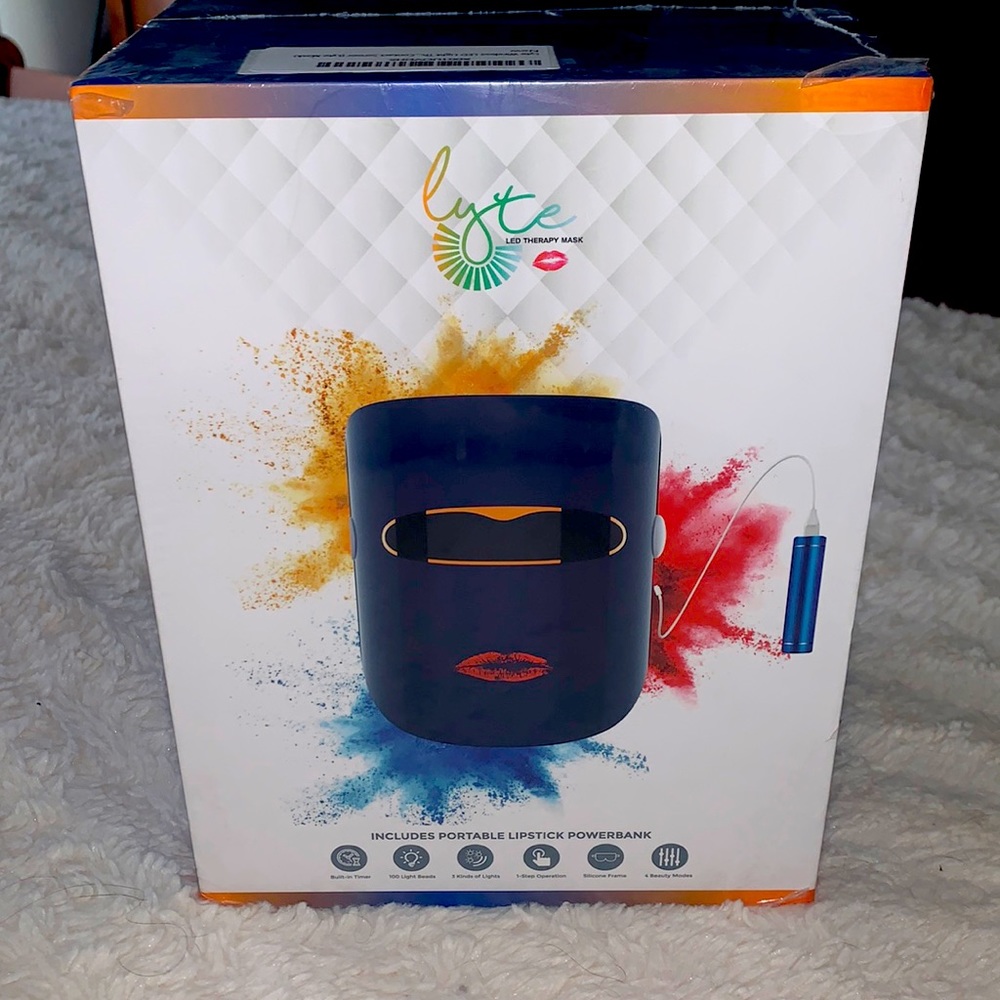 LED Face Mask (Light Beauty Treatment)